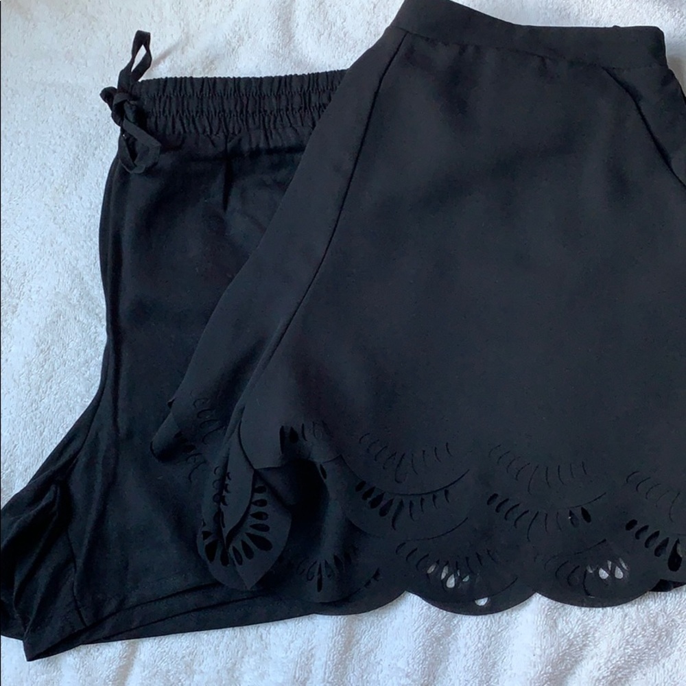 💥 Lot of 2 black shorts. Both XS